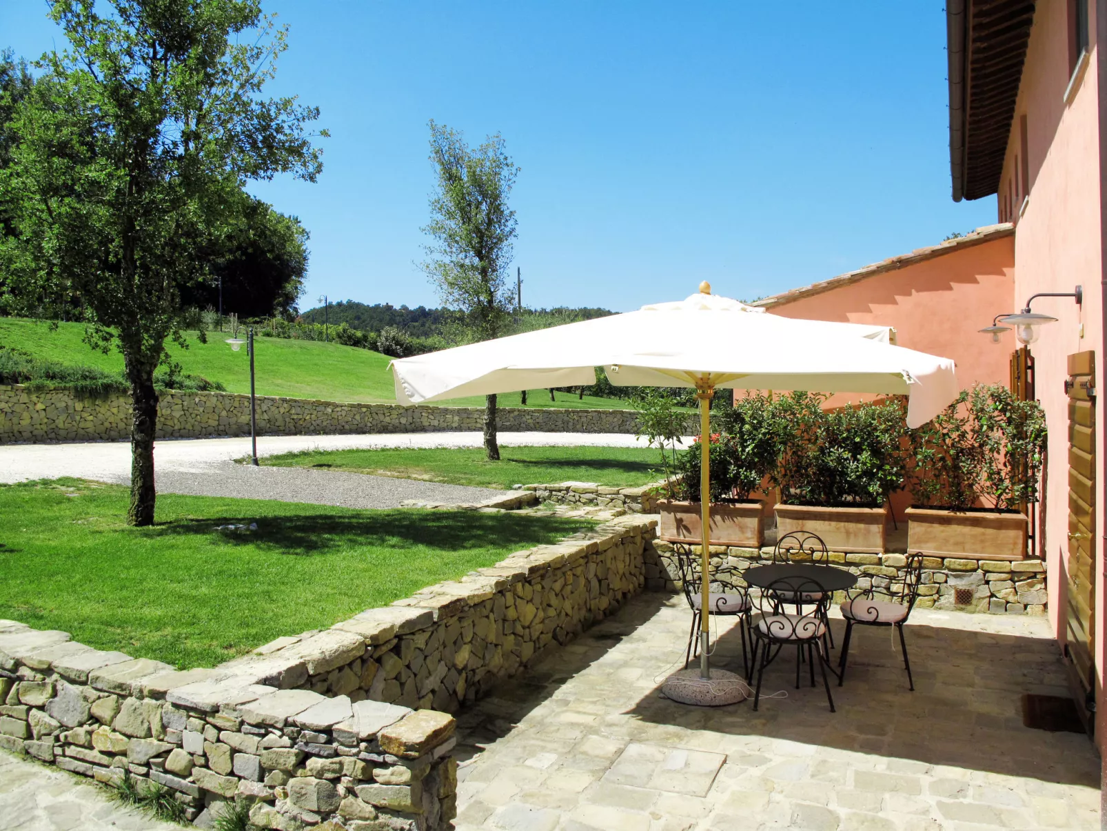 Francigena-Outside