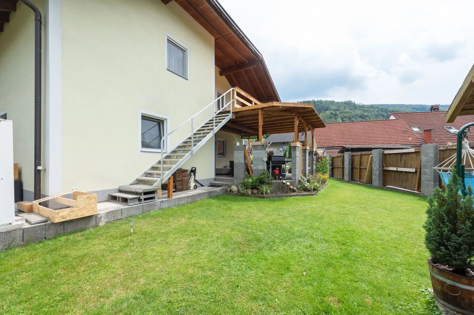 Countryside Home with Swimming Pool II - Garten Sommer