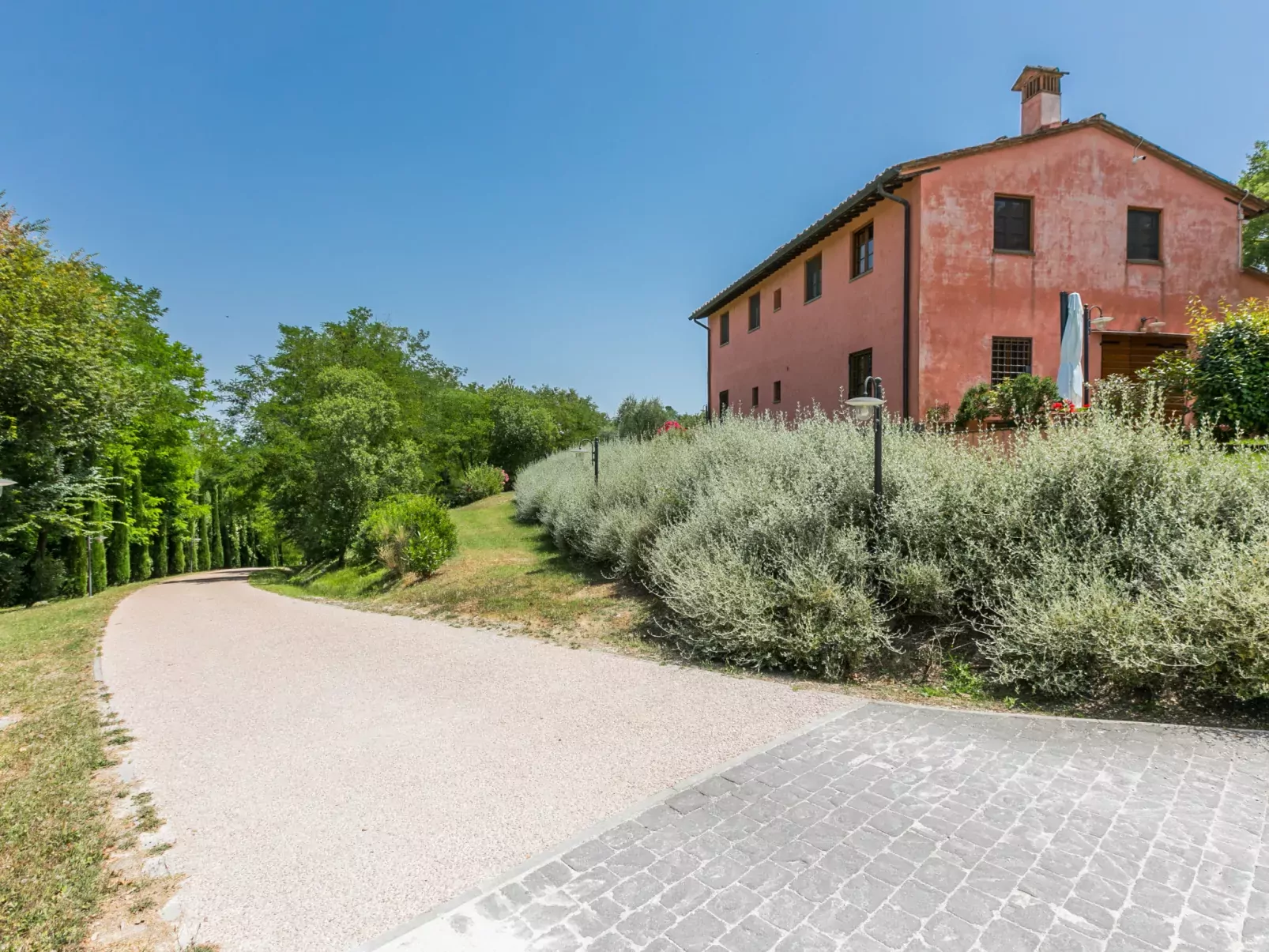 Francigena-Outside