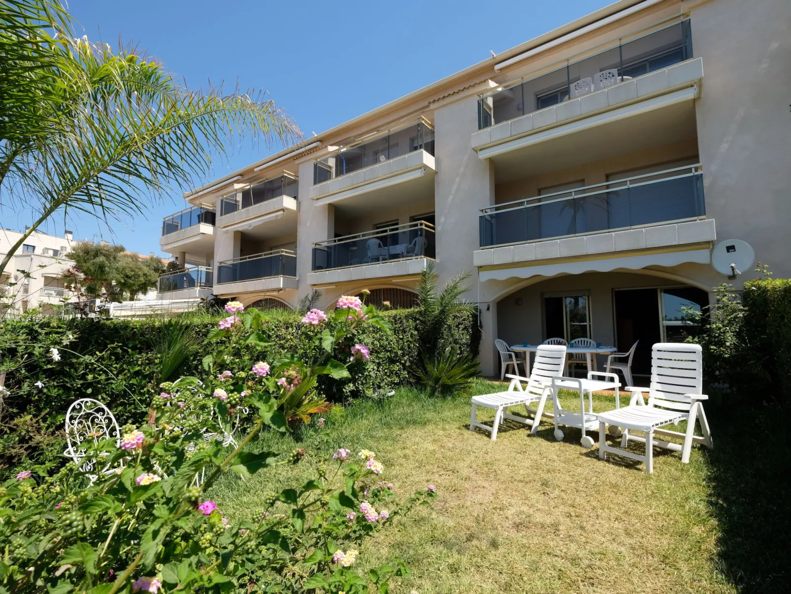 Costa Blanca II-Outside