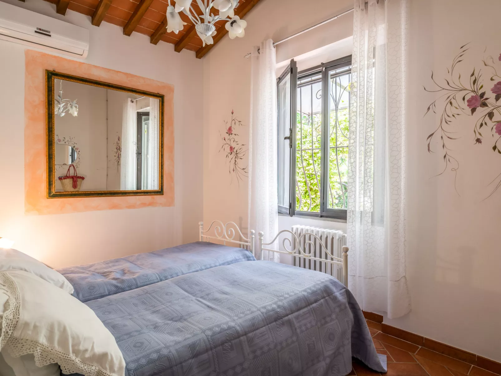 Villa Lavinia-Inside