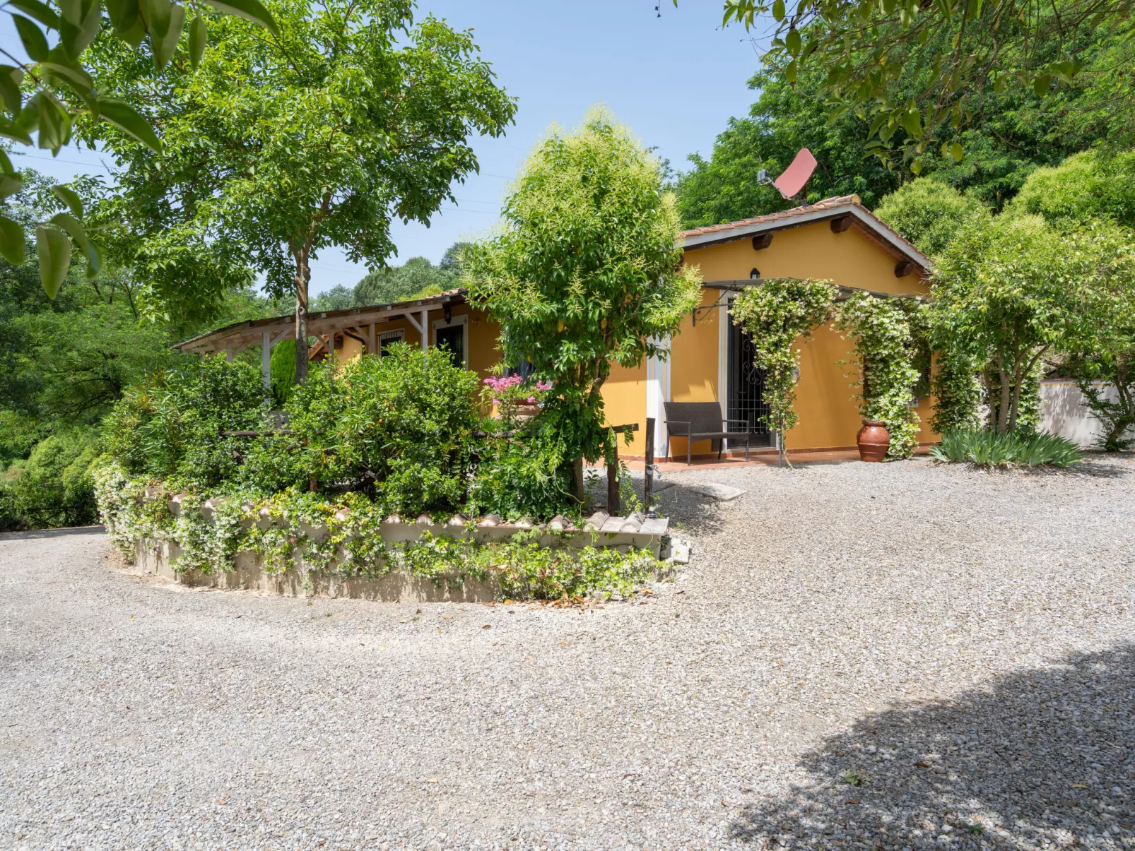 Villa Lavinia-Outside