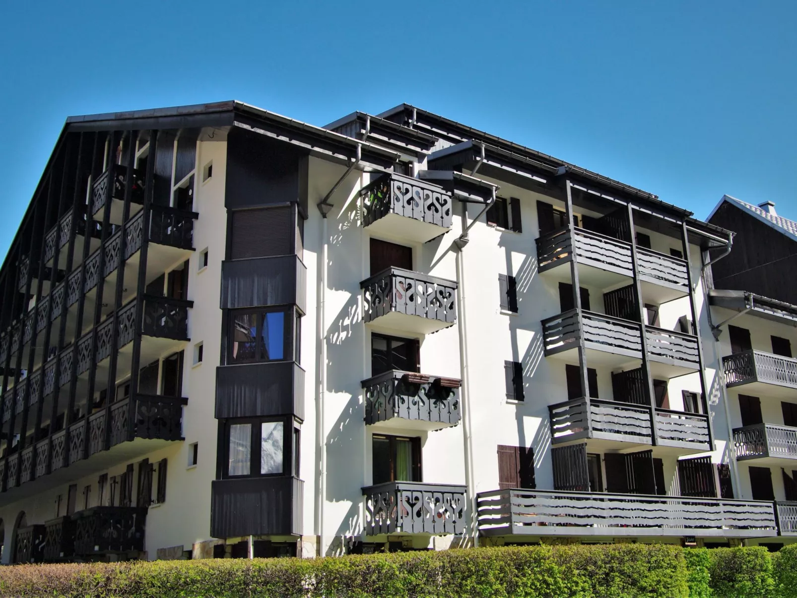 Le Triolet-Outside
