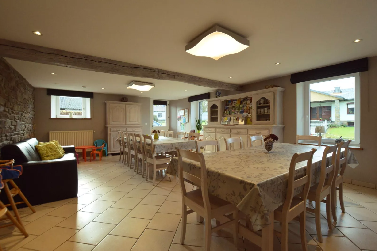 Hirondelle-Dining room