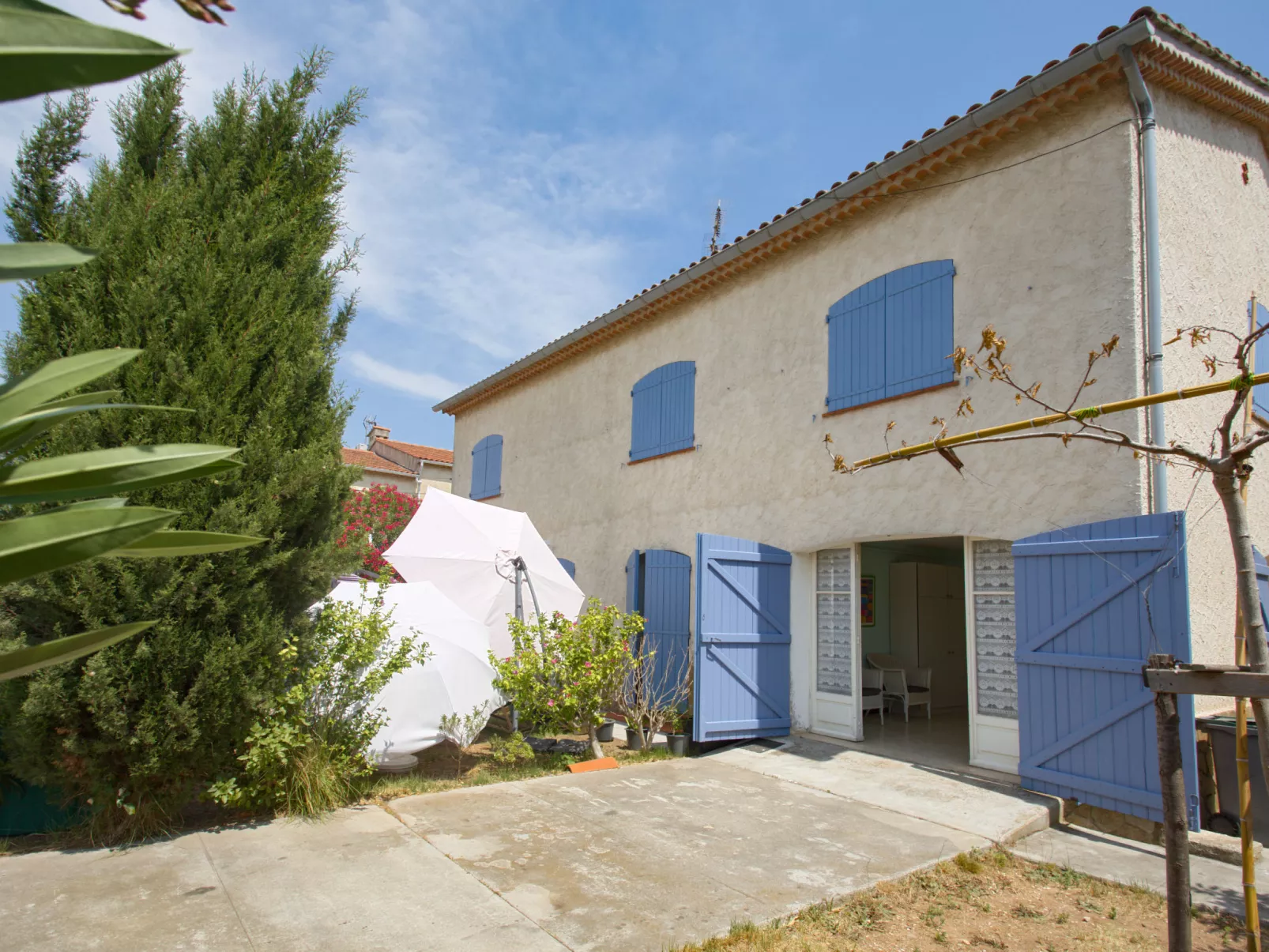 L'Ayguade-Outside