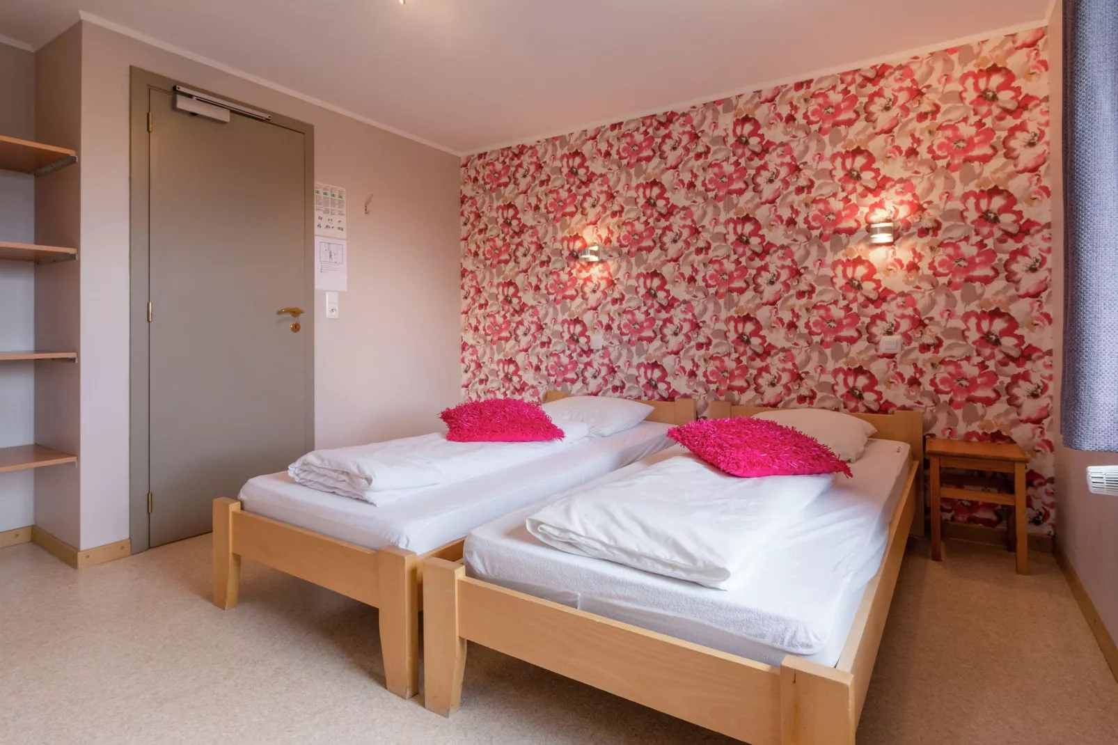 Hirondelle-Bedroom