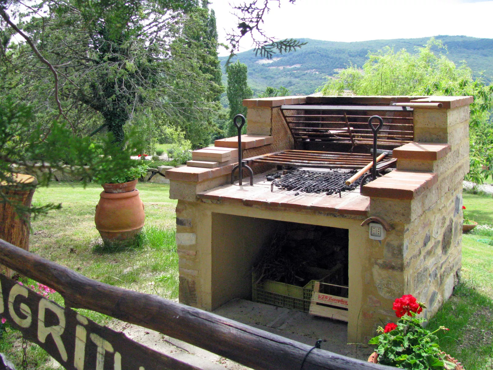 Pino di Sopra-Outside