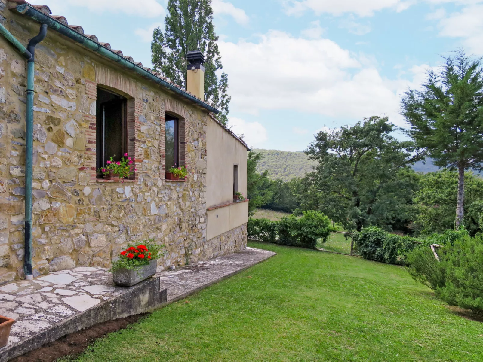 Pino di Sopra-Outside