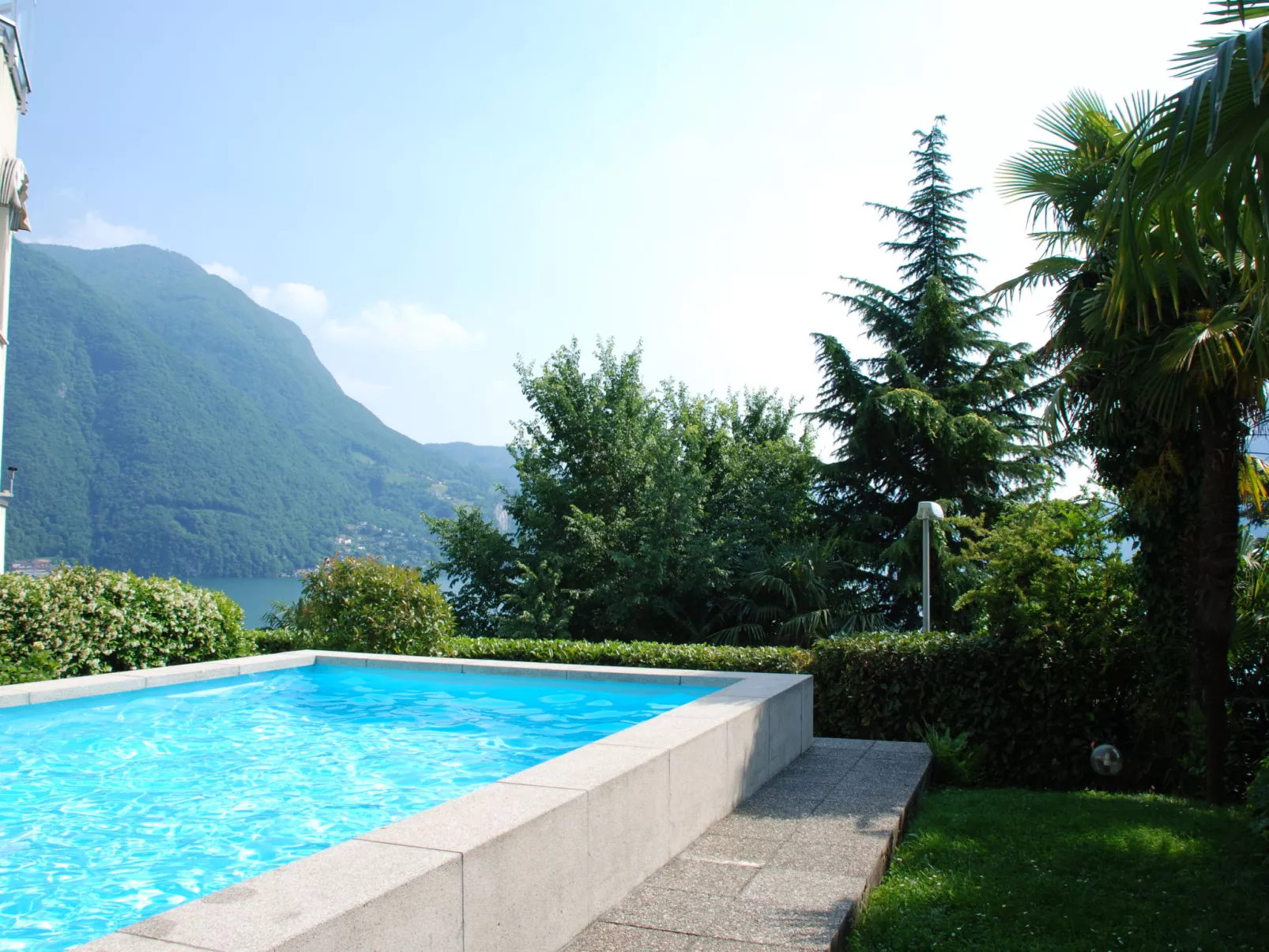 Vista Lago-Outside