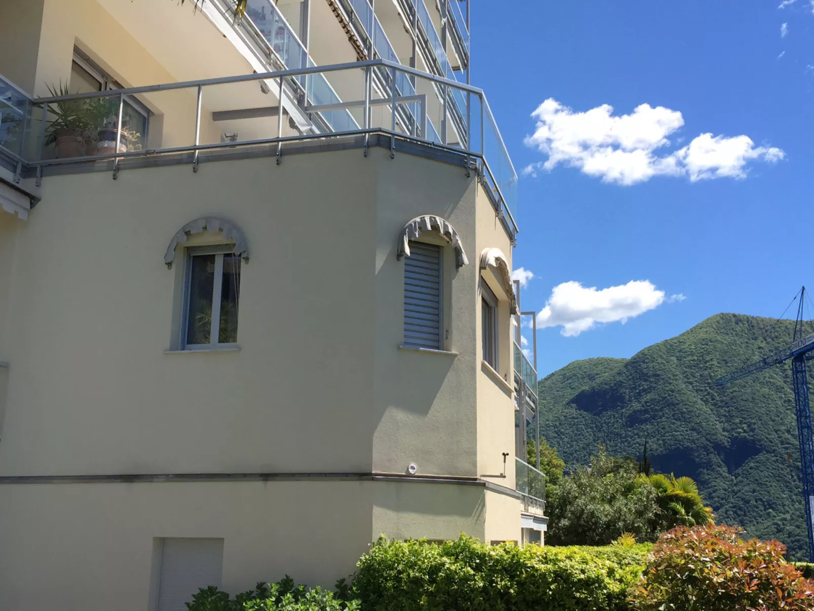 Vista Lago-Outside
