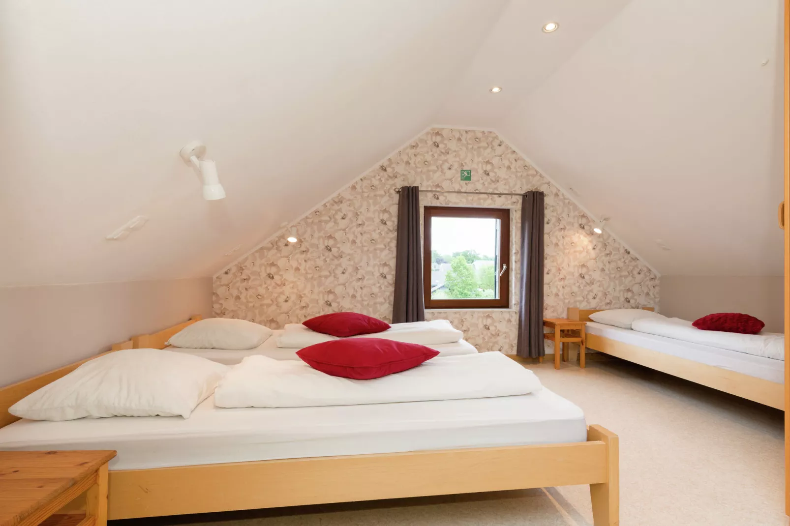 Hirondelle-Bedroom