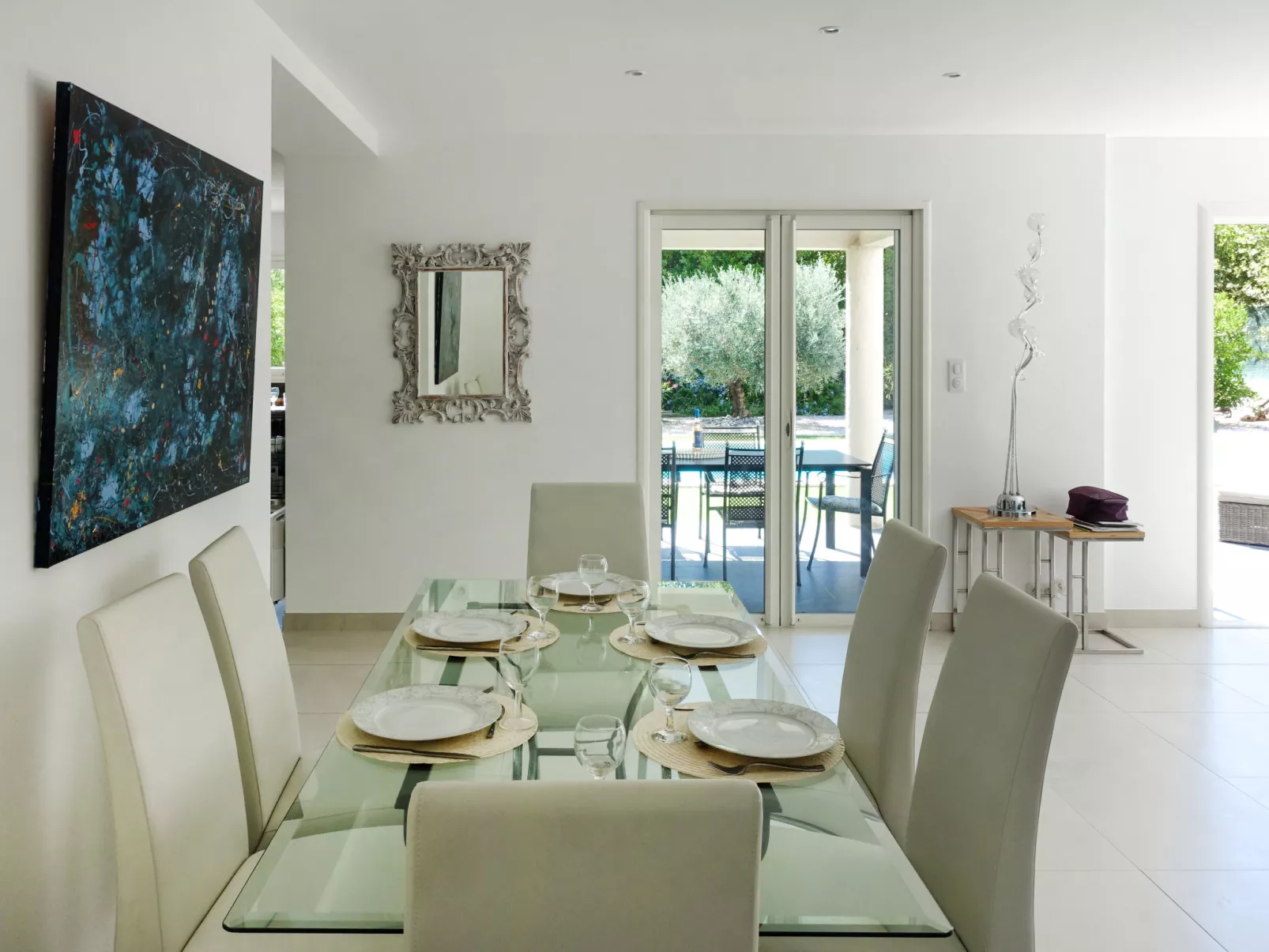 Bastide de la Mer-Inside