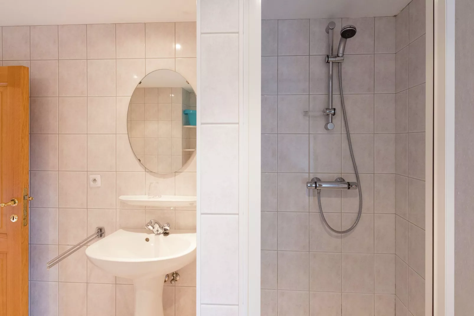 Hirondelle-Bathroom