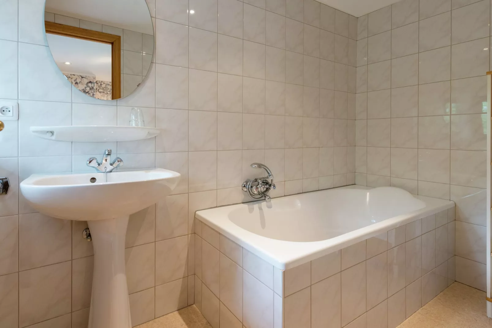 Hirondelle-Bathroom