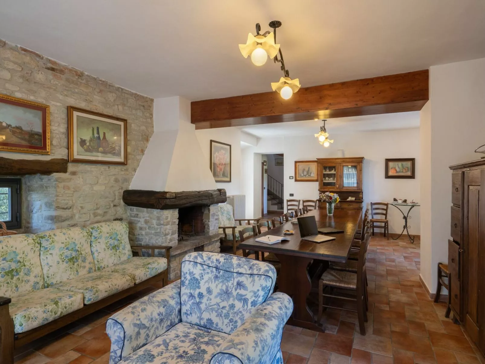 La Badia-Inside