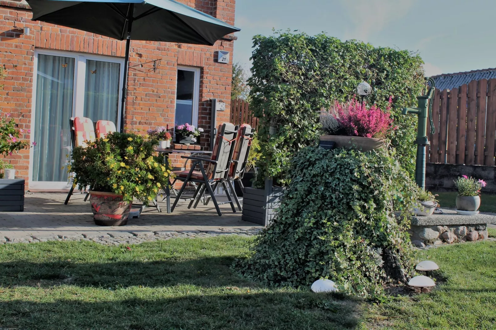 Ostseeurlaub Zur Steinbäck mit Terrasse-Gardens summer