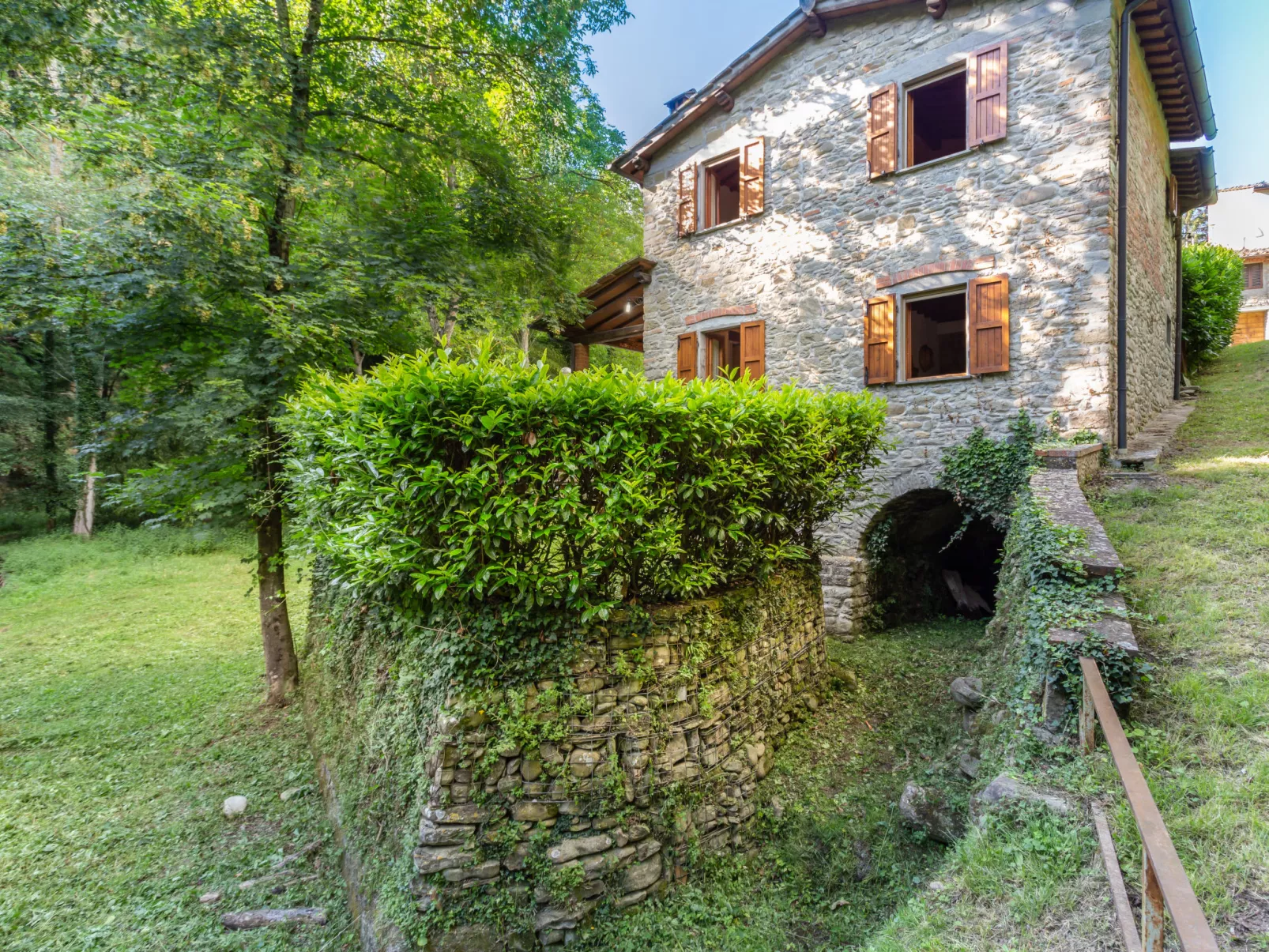 La Ripresa-Outside