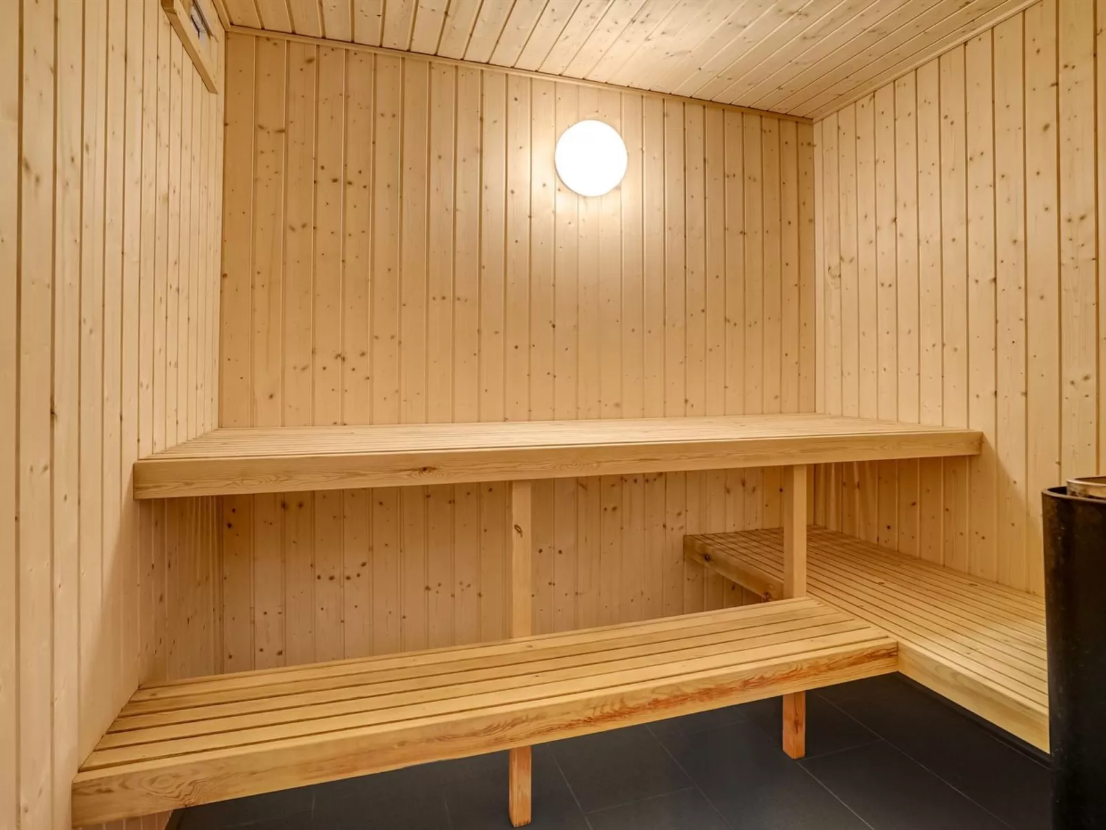 "Helene" - 1.5km from the sea-Inside