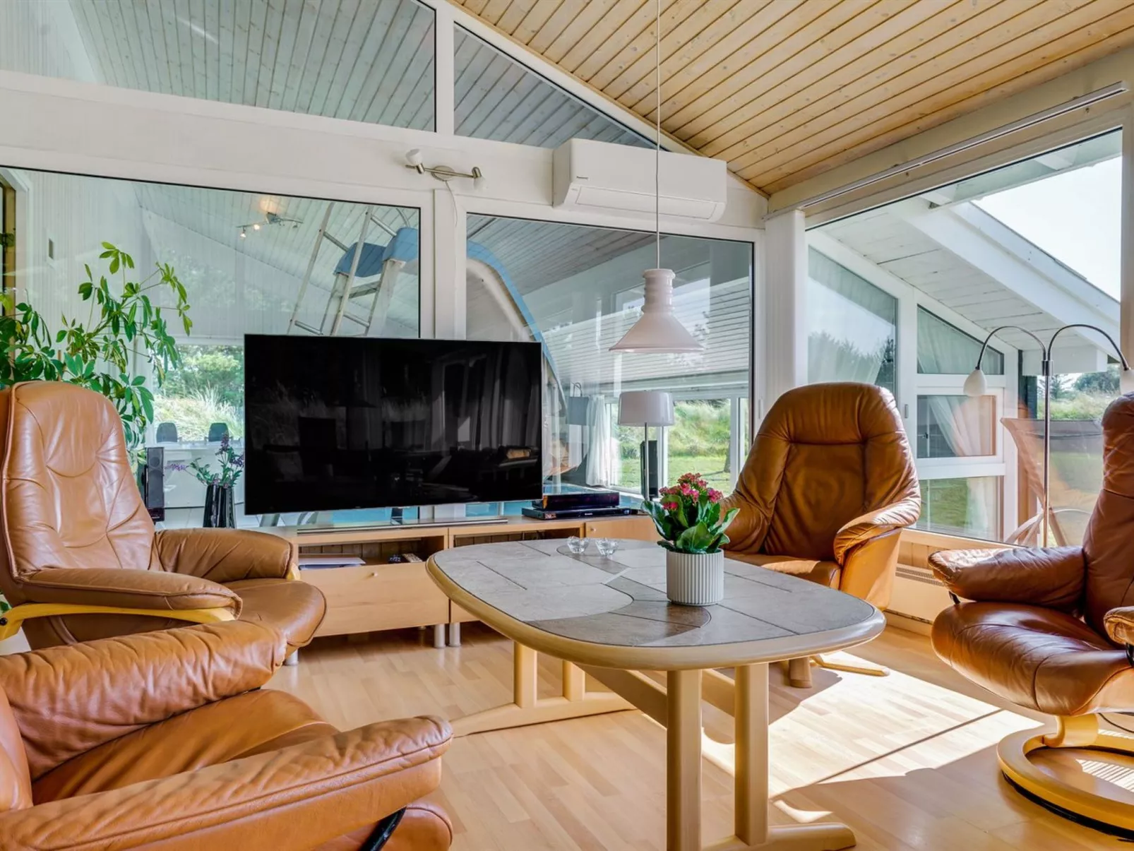 "Helene" - 1.5km from the sea-Inside