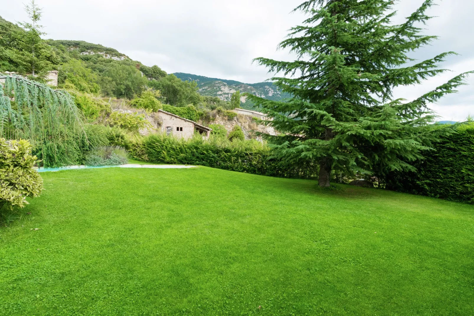 Cobert de l'Era-Gardens in summer