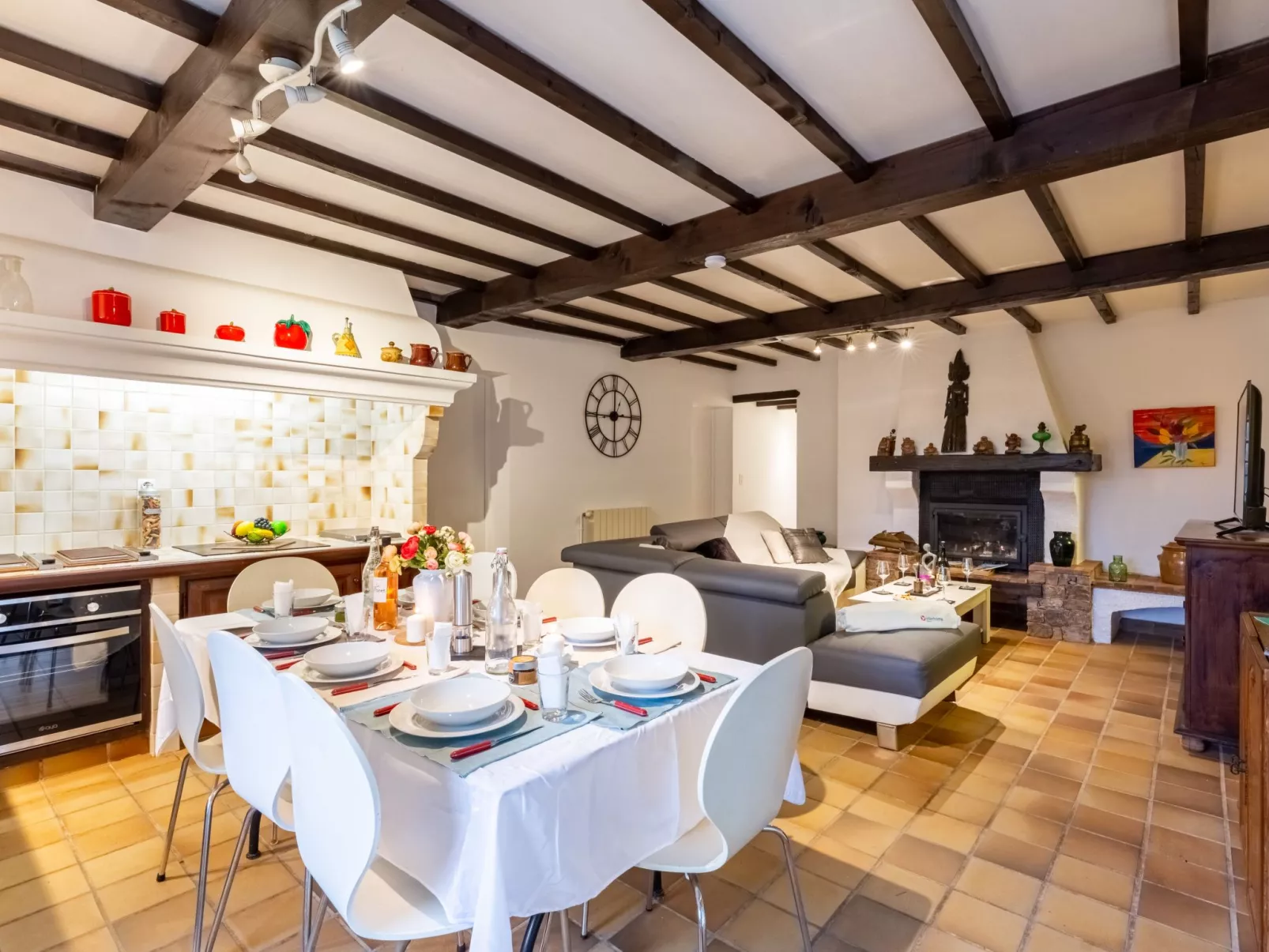 Le Bouisset-Inside