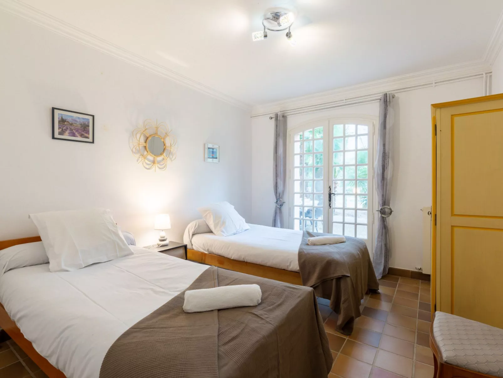 Le Bouisset-Inside