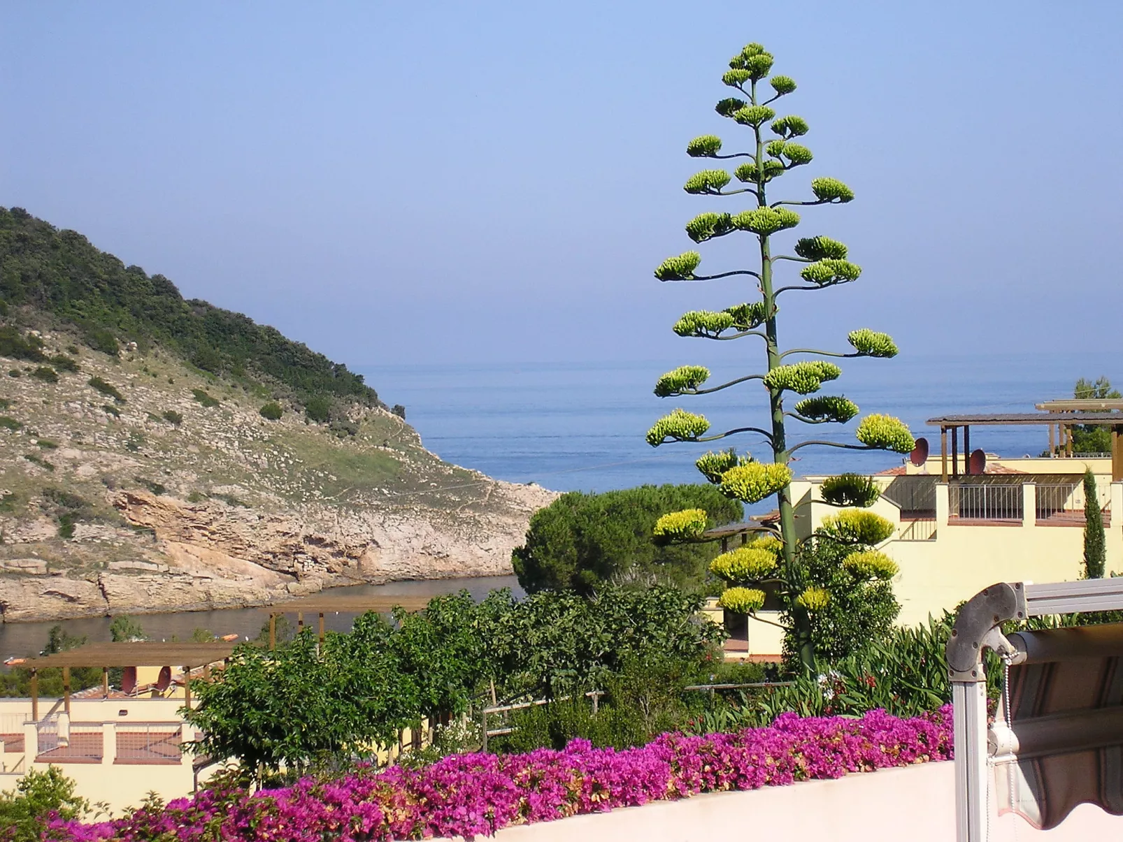 Cala Rossa-Outside