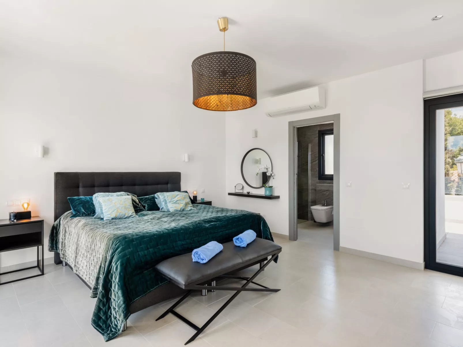 Aldea-Inside