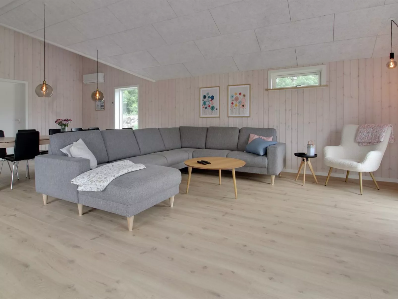 "Anuk" - 2.3km from the sea-Inside
