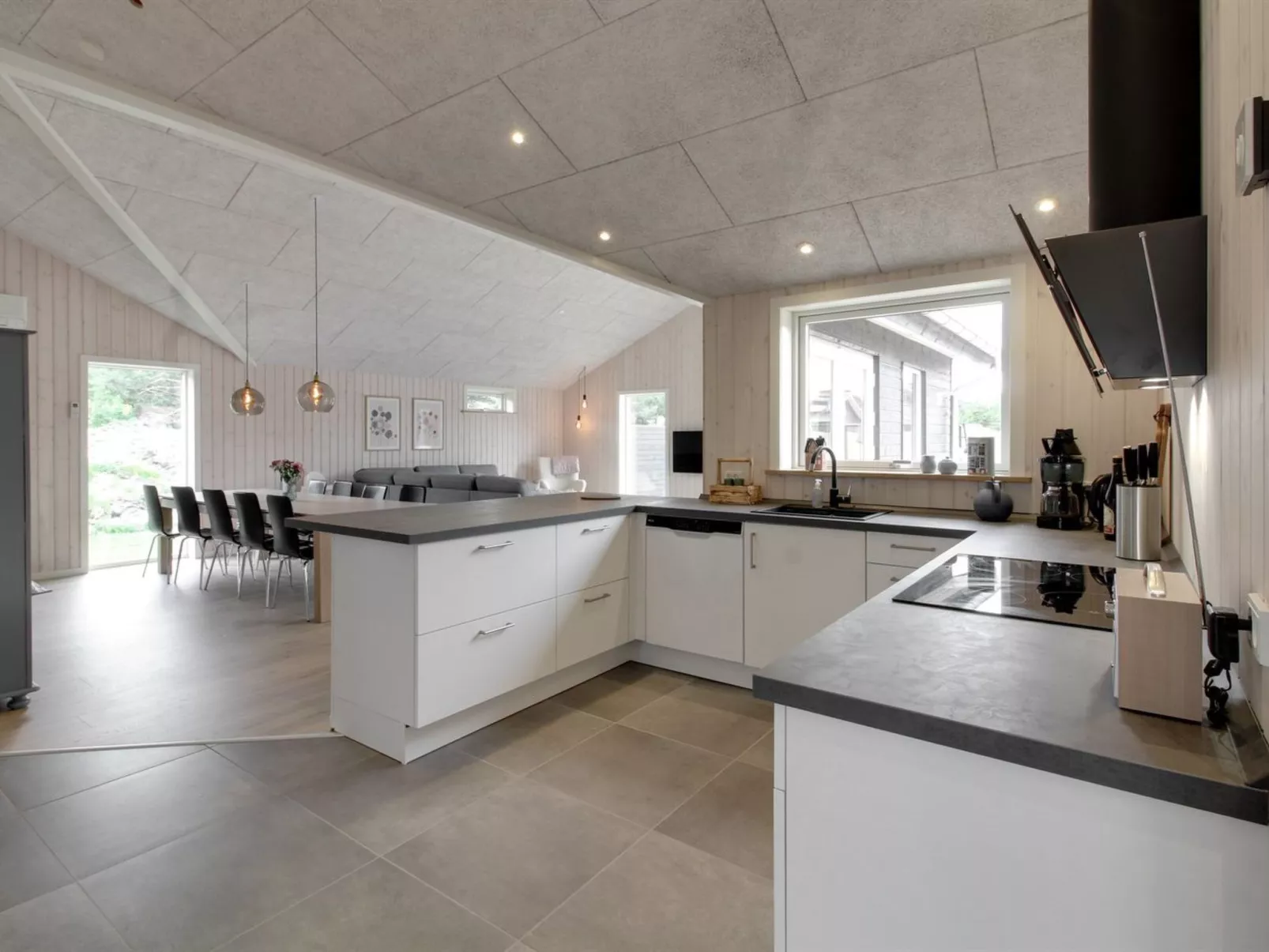 "Anuk" - 2.3km from the sea-Inside