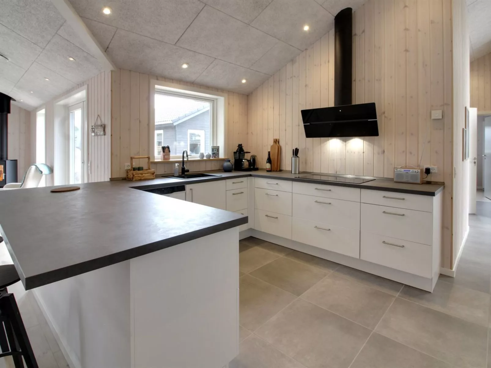 "Anuk" - 2.3km from the sea-Inside