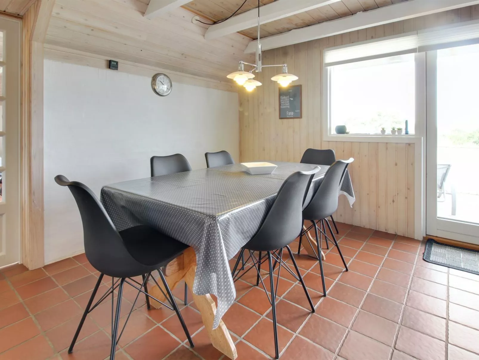 "Sys" - 500m from the sea-Inside