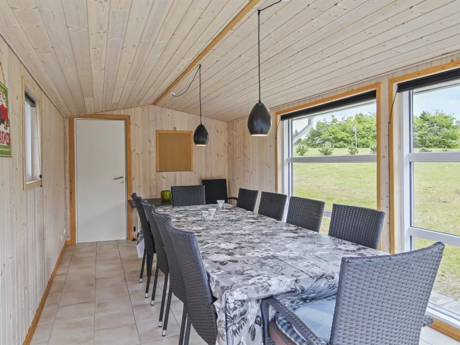 "Vojdan" - 2km from the sea-Inside