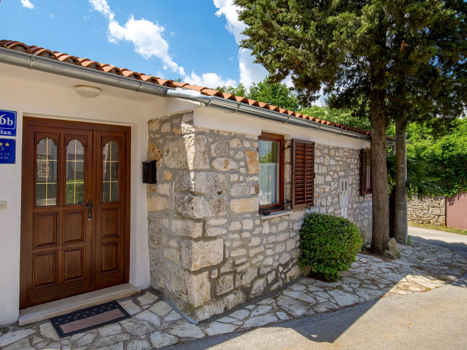 Rotonda-Outside
