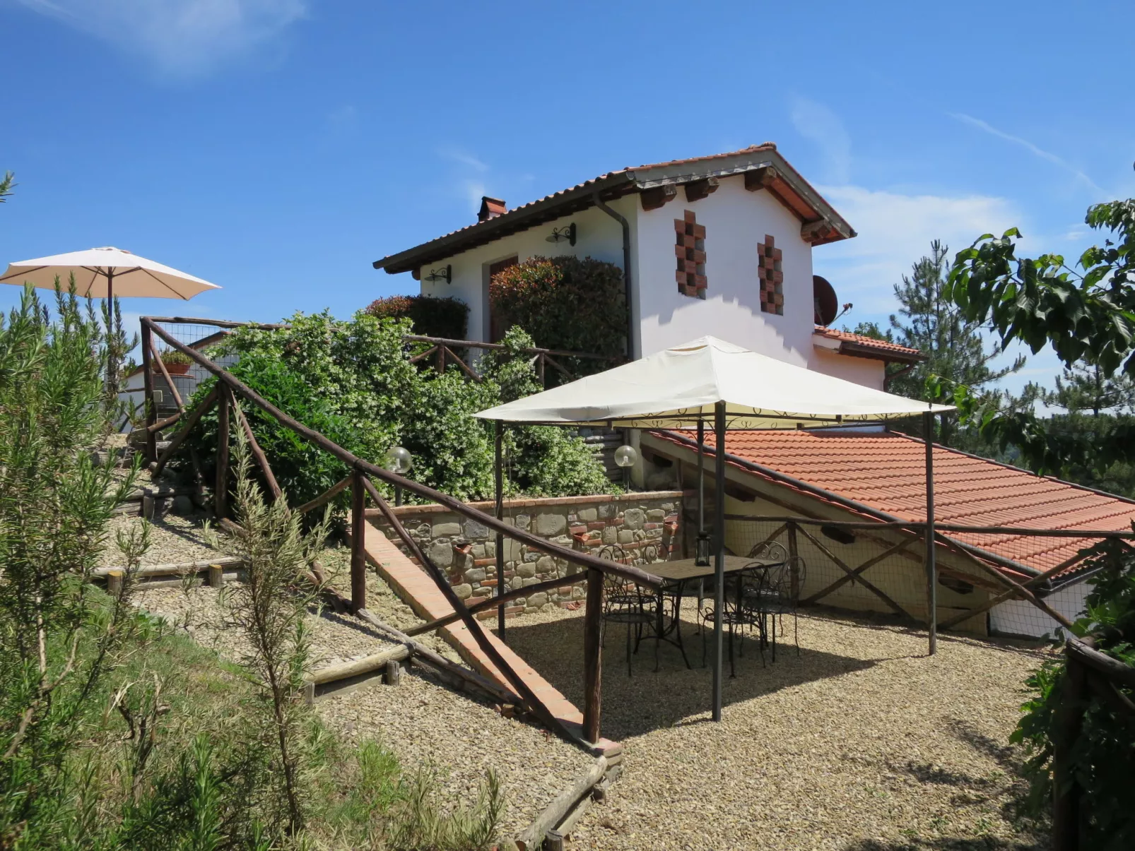 Melograno-Outside