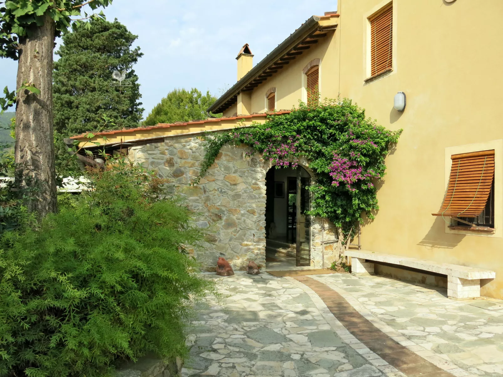 Maestraccio-Outside