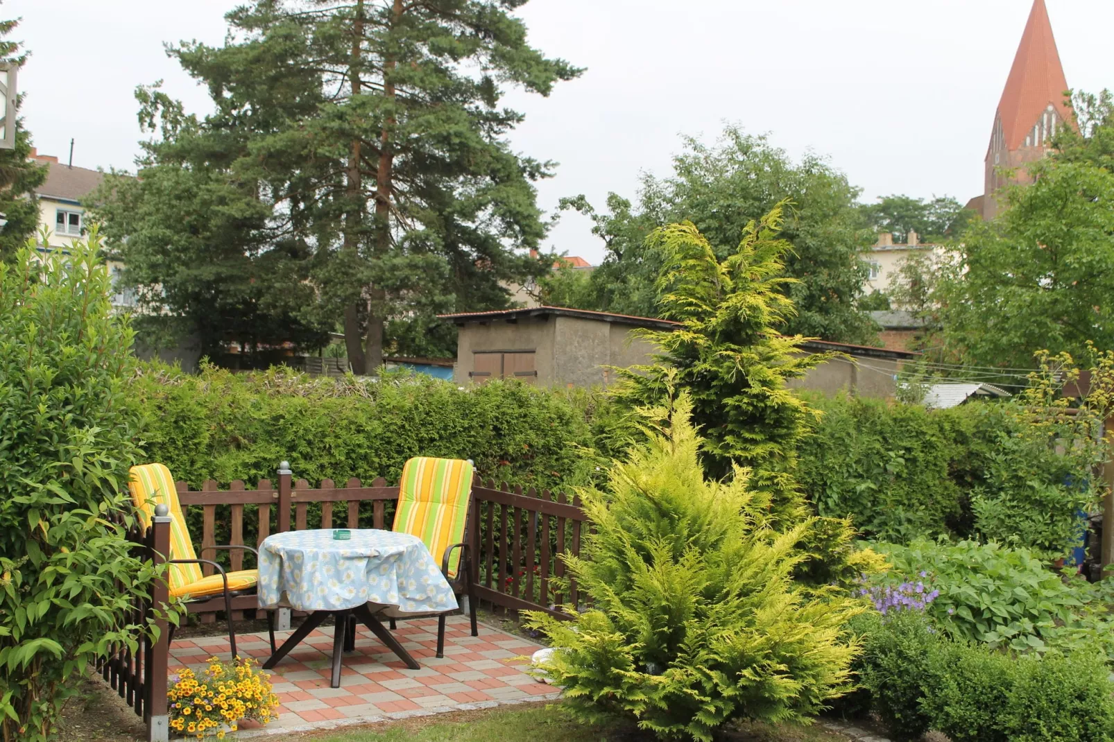 Kirchturmblick-Gardens in summer