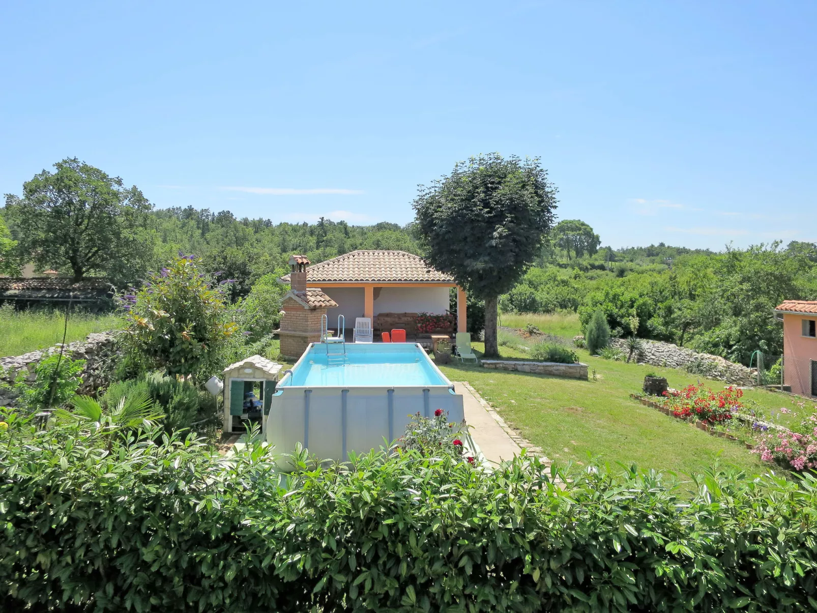 La Donja-Outside