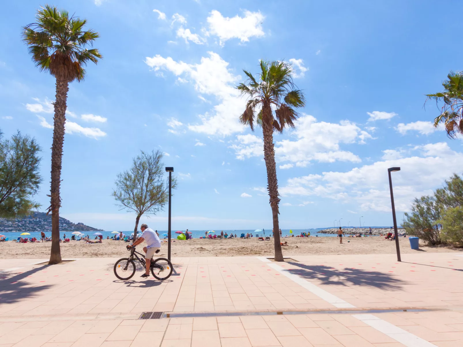 Cap Mestral-Outside