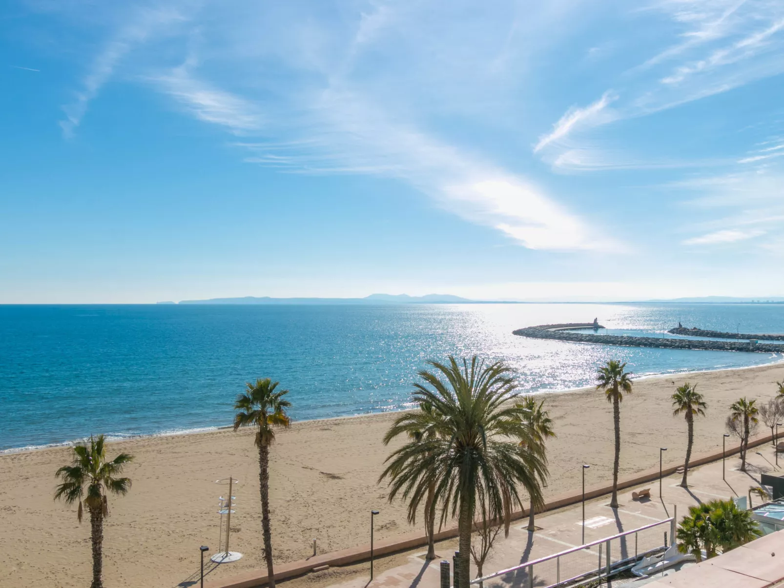 Cap Mestral-Outside