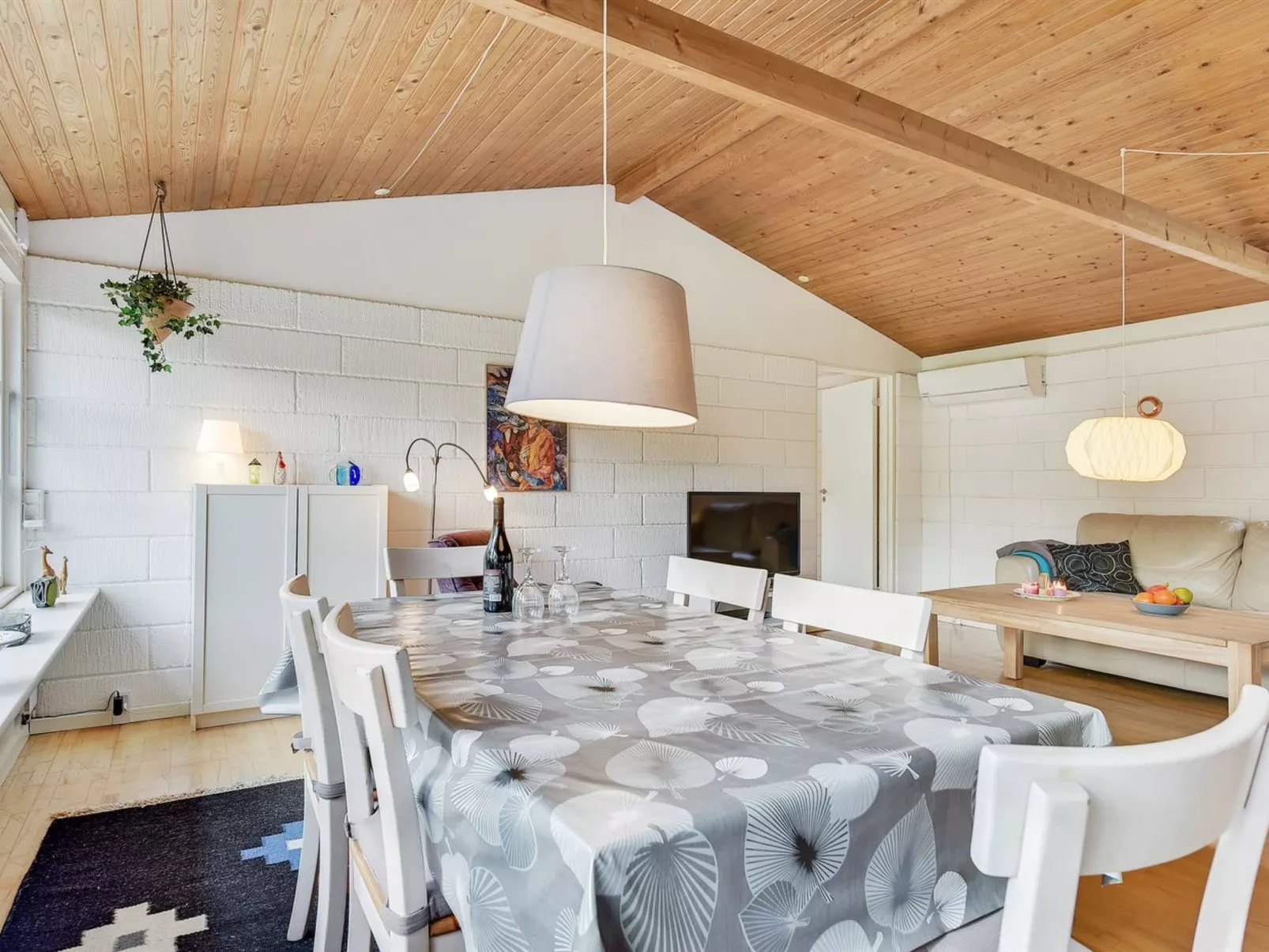 "Mahalia" - 300m from the sea-Inside