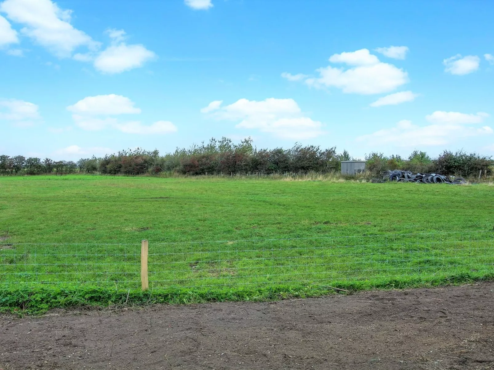"Dolfine" - 15km from the sea-Outside