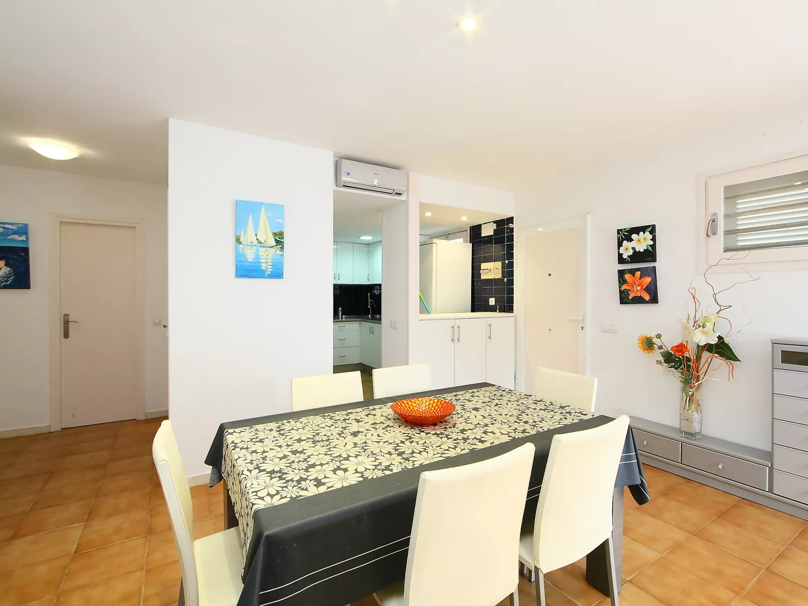 Platja de Roses-Inside