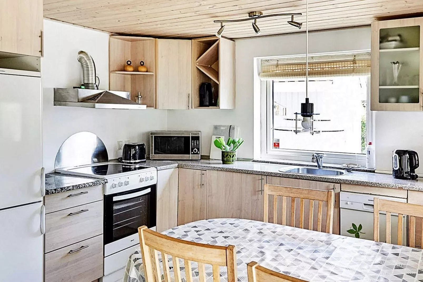 Tranquil Seaside Haven-By Traum-Indoor
