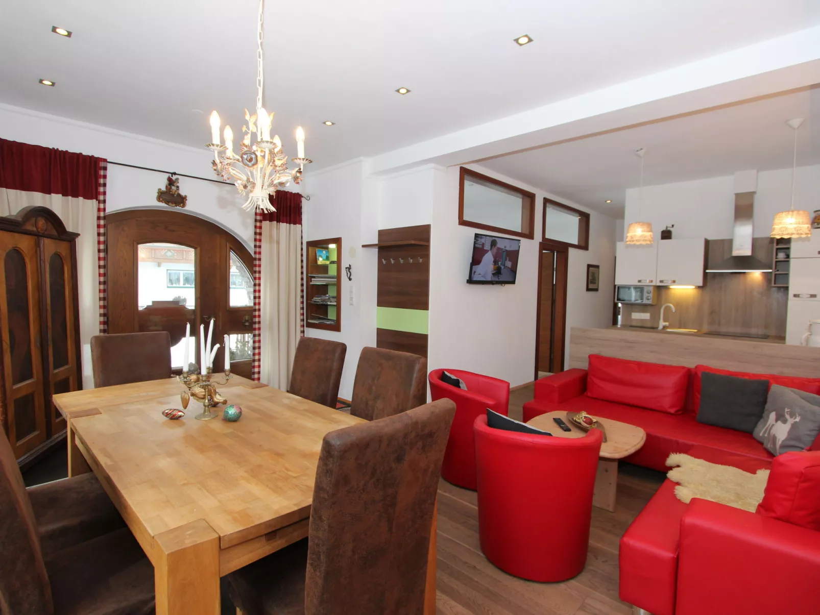 Tyrol-Inside