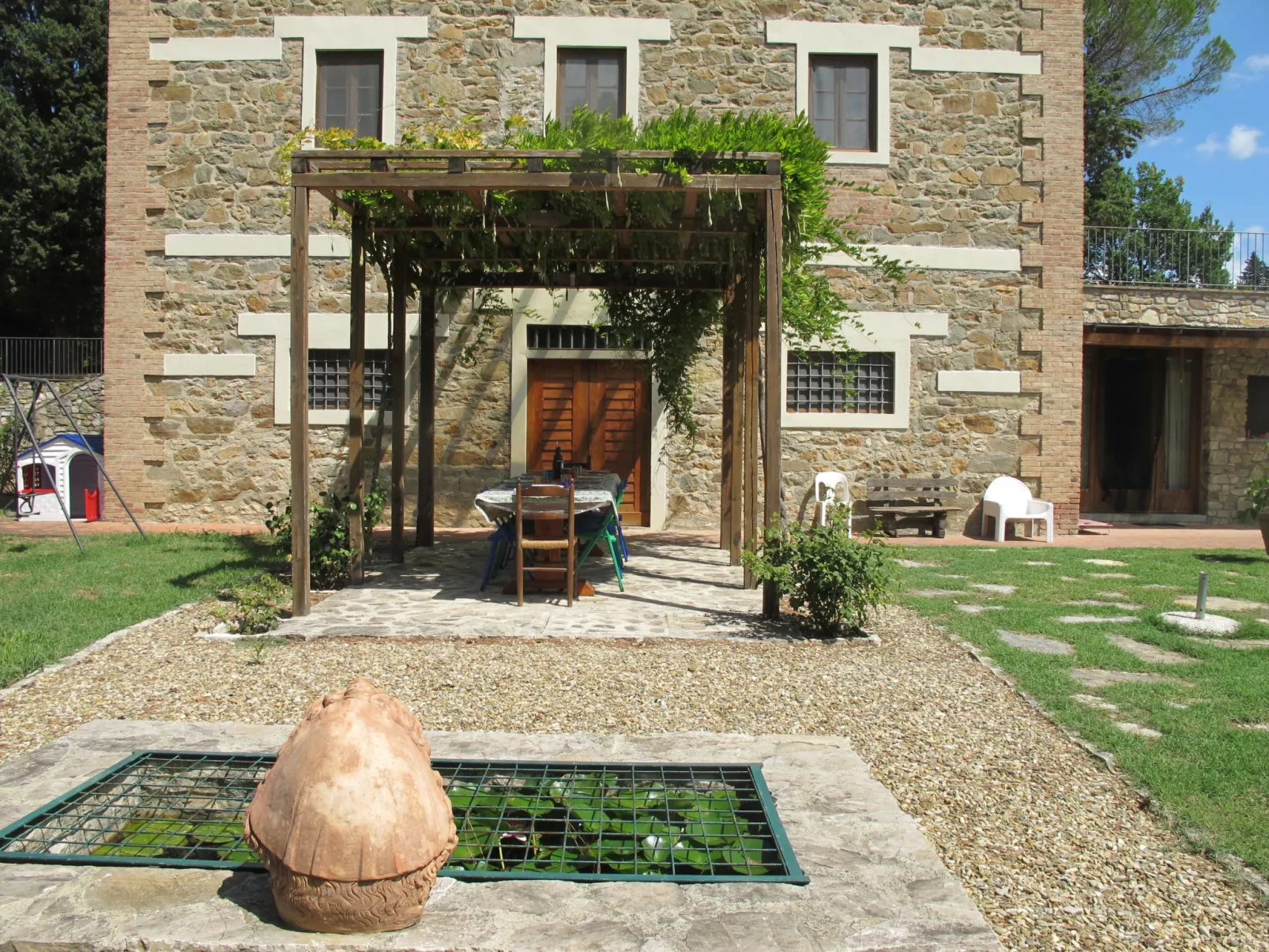 Policleto-Outside