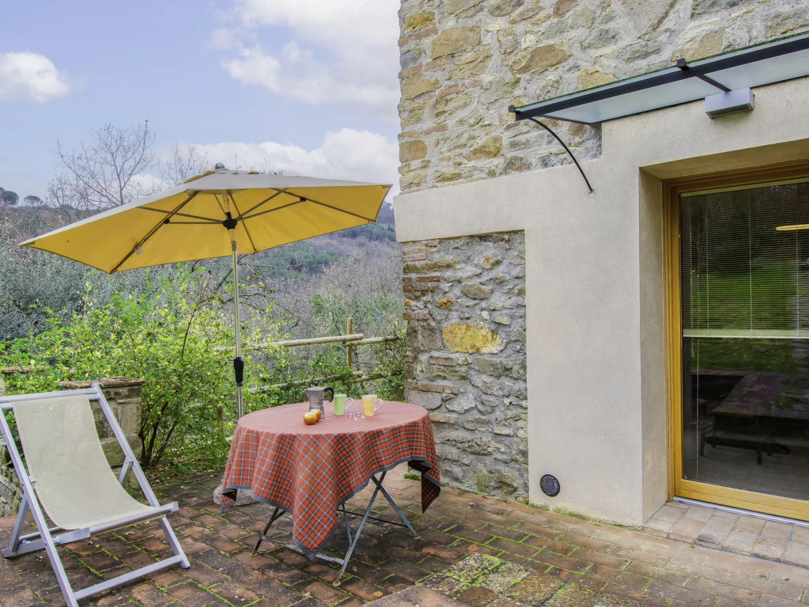 Policleto-Outside