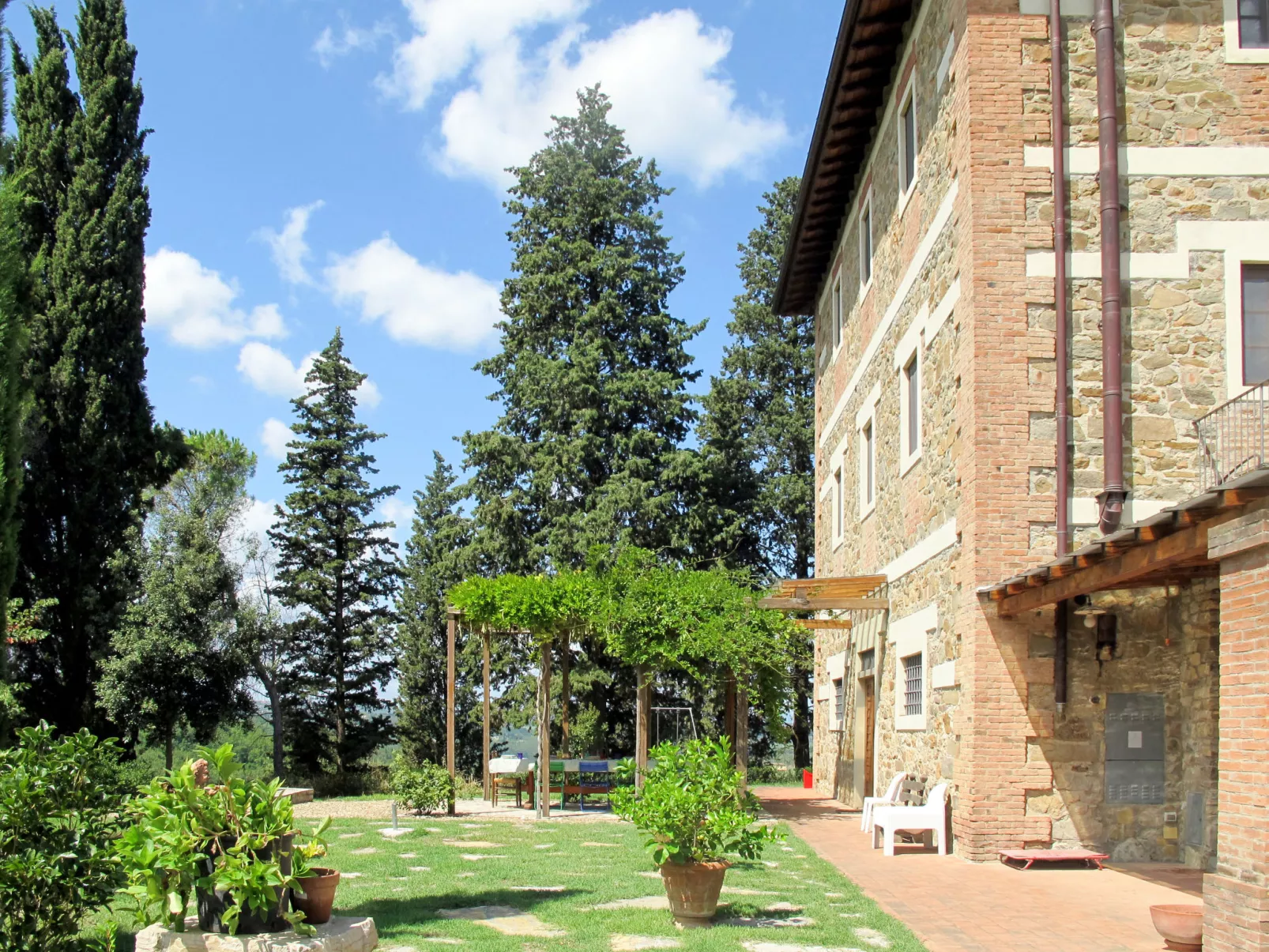 Policleto-Outside