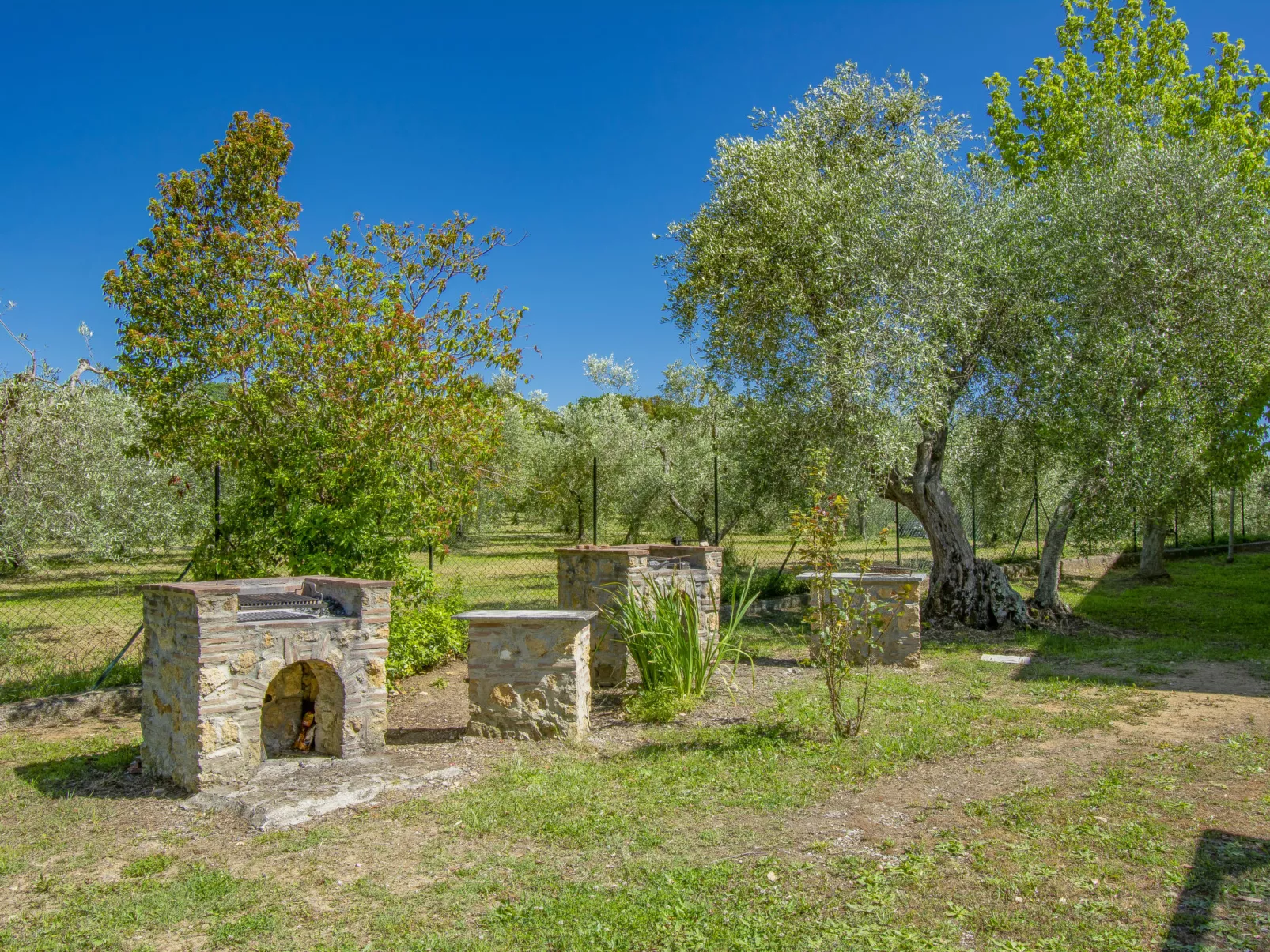 Montaleo 2-Outside