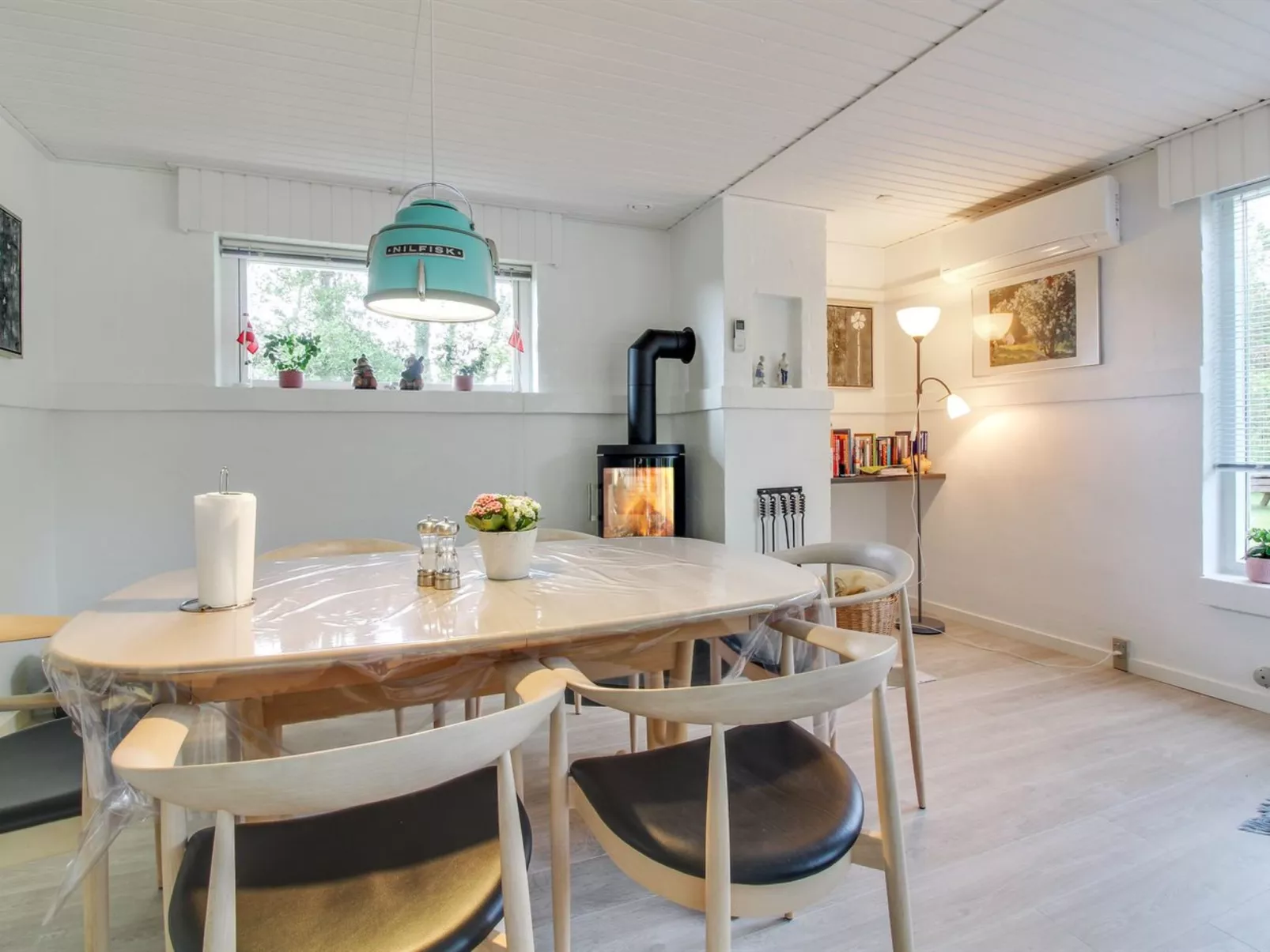 "Ehm" - 600m from the sea-Inside